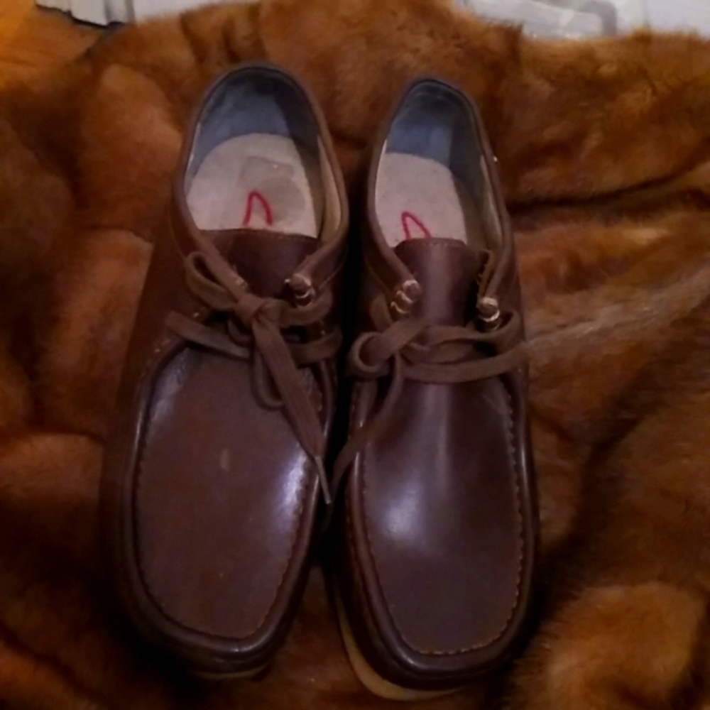 Unisex Clarks wallabees